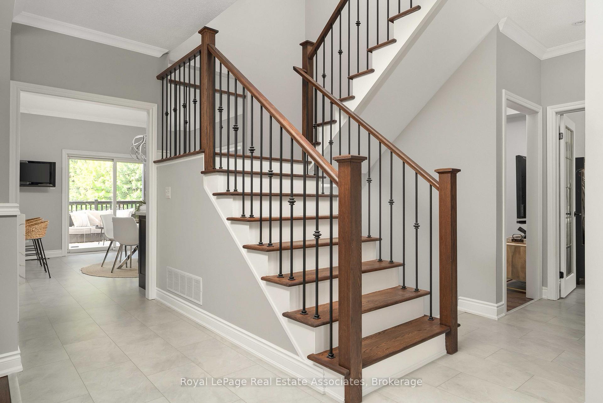 Photo 24 of 5 Volterra Court, Hamilton, Waterdown — HOMEH
