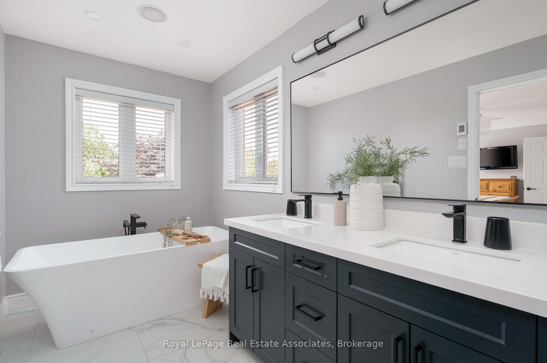 Photo 28 of 5 Volterra Court, Hamilton, Waterdown — HOMEH