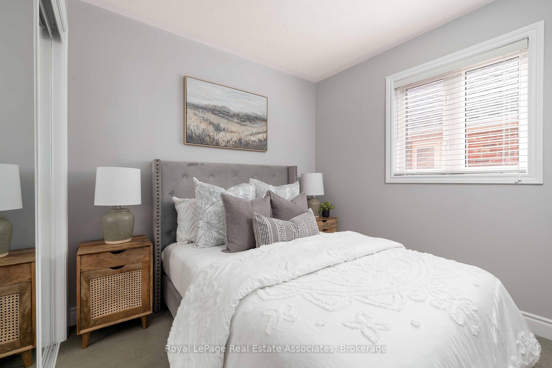 Photo 32 of 5 Volterra Court, Hamilton, Waterdown — HOMEH