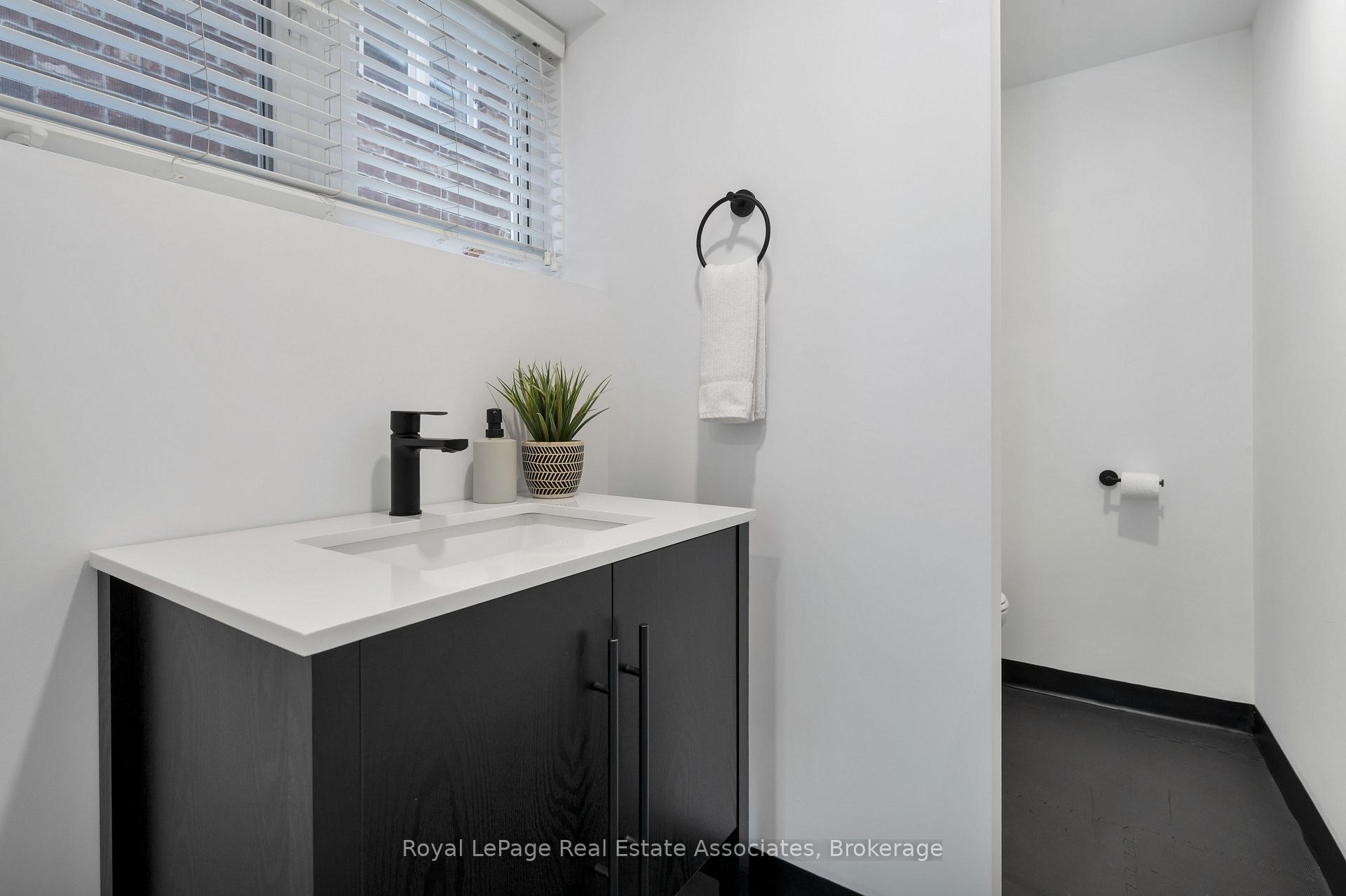 Photo 36 of 5 Volterra Court, Hamilton, Waterdown — HOMEH