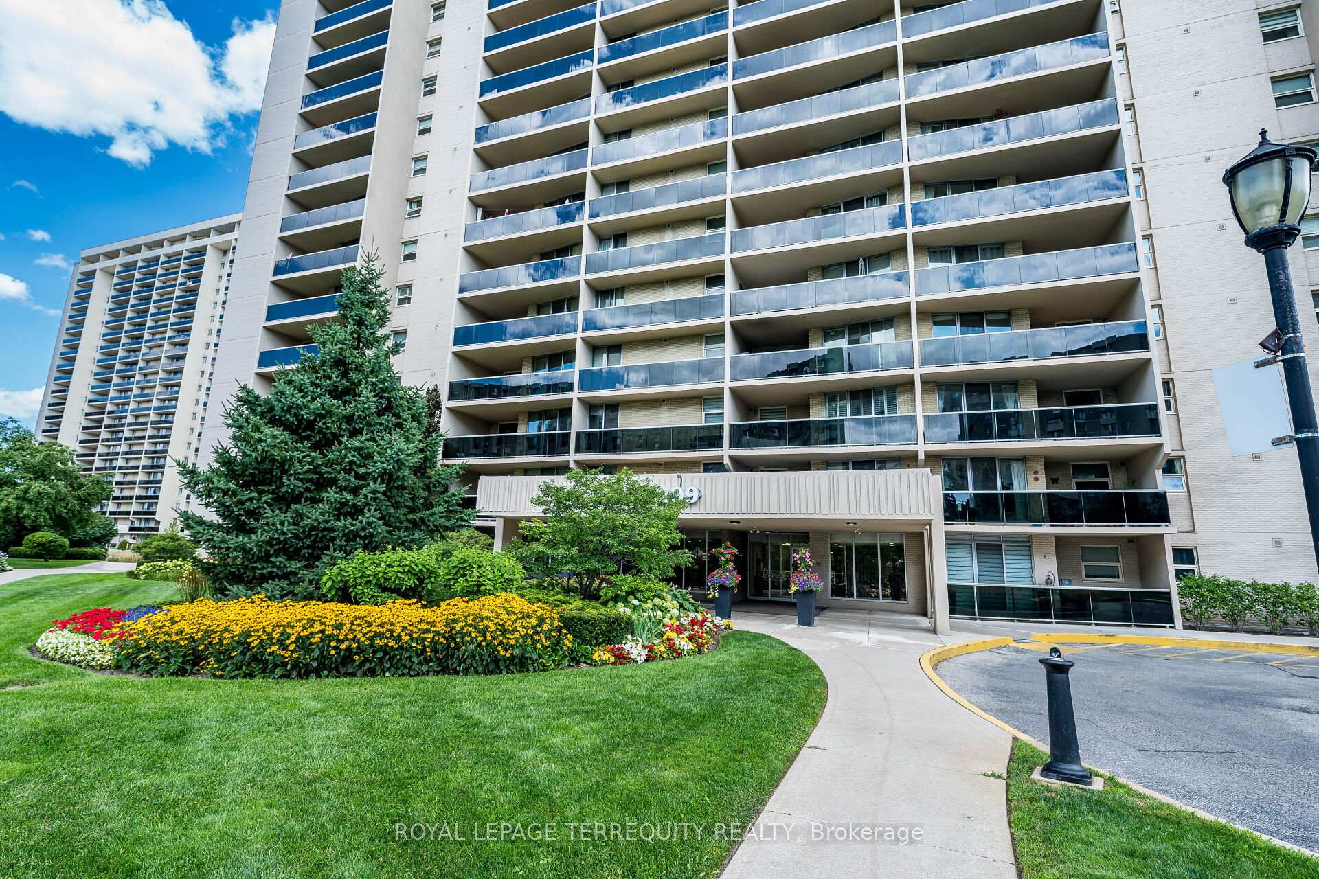 Photo 1 of Unit 210, 299 Mill Road, Etobicoke, Markland Wood — HOMEH
