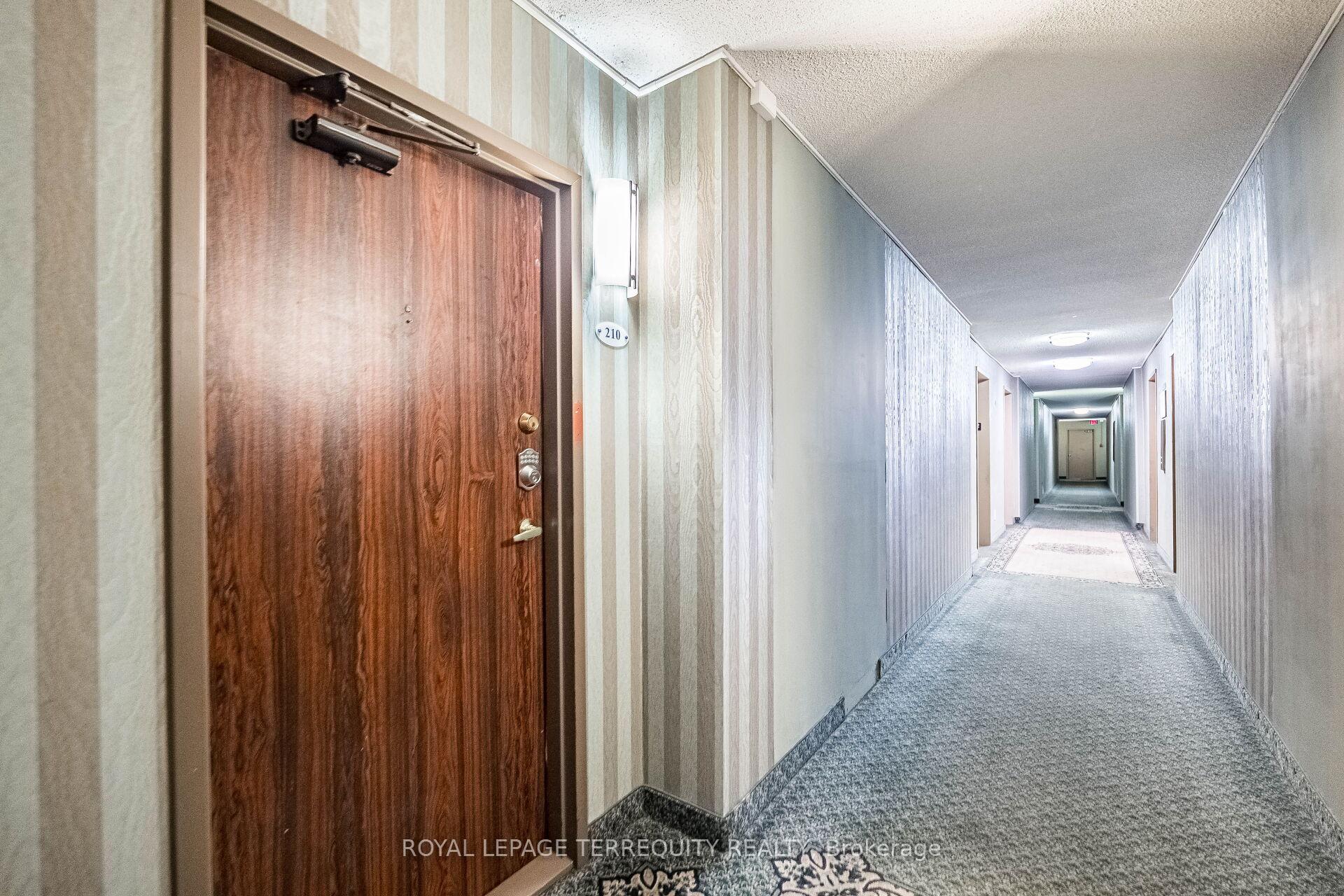 Photo 4 of Unit 210, 299 Mill Road, Etobicoke, Markland Wood — HOMEH