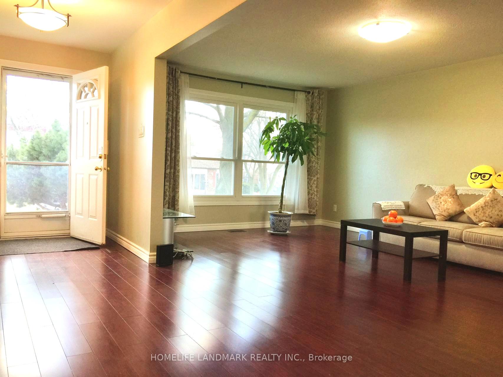Photo 4 of 105 Rainier Square, Scarborough, L'Amoreaux — HOMEH