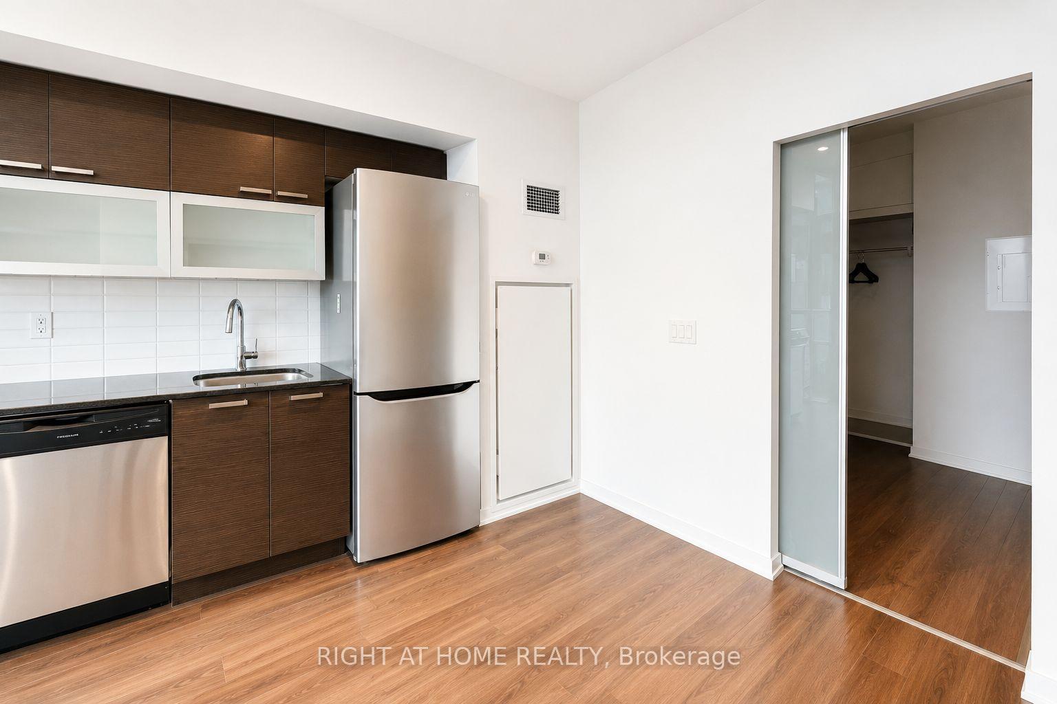Photo 3 of Unit 827E, 36 Lisgar Street, Toronto, Little Portugal — HOMEH