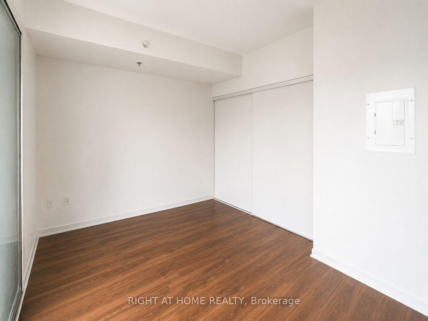 Photo 4 of Unit 827E, 36 Lisgar Street, Toronto, Little Portugal — HOMEH