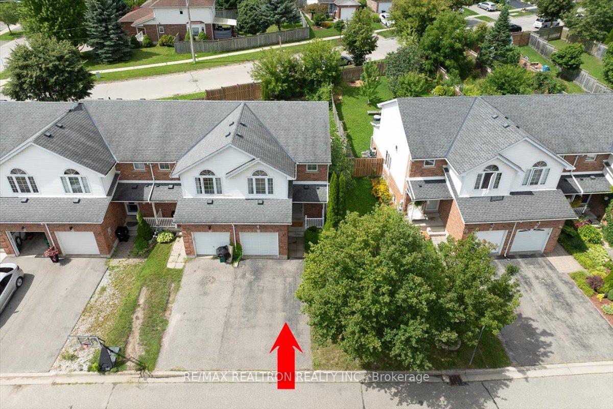 Photo 2 of 21 Brandy Crescent, Kitchener, Grand River North — HOMEH