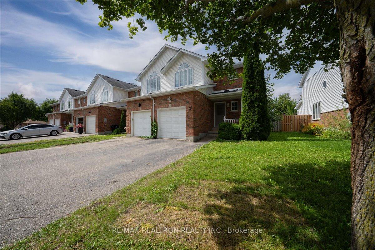 Photo 3 of 21 Brandy Crescent, Kitchener, Grand River North — HOMEH