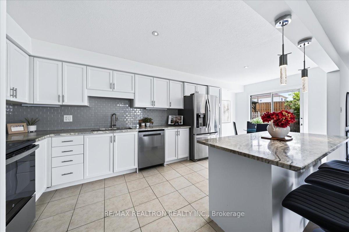 Photo 10 of 21 Brandy Crescent, Kitchener, Grand River North — HOMEH