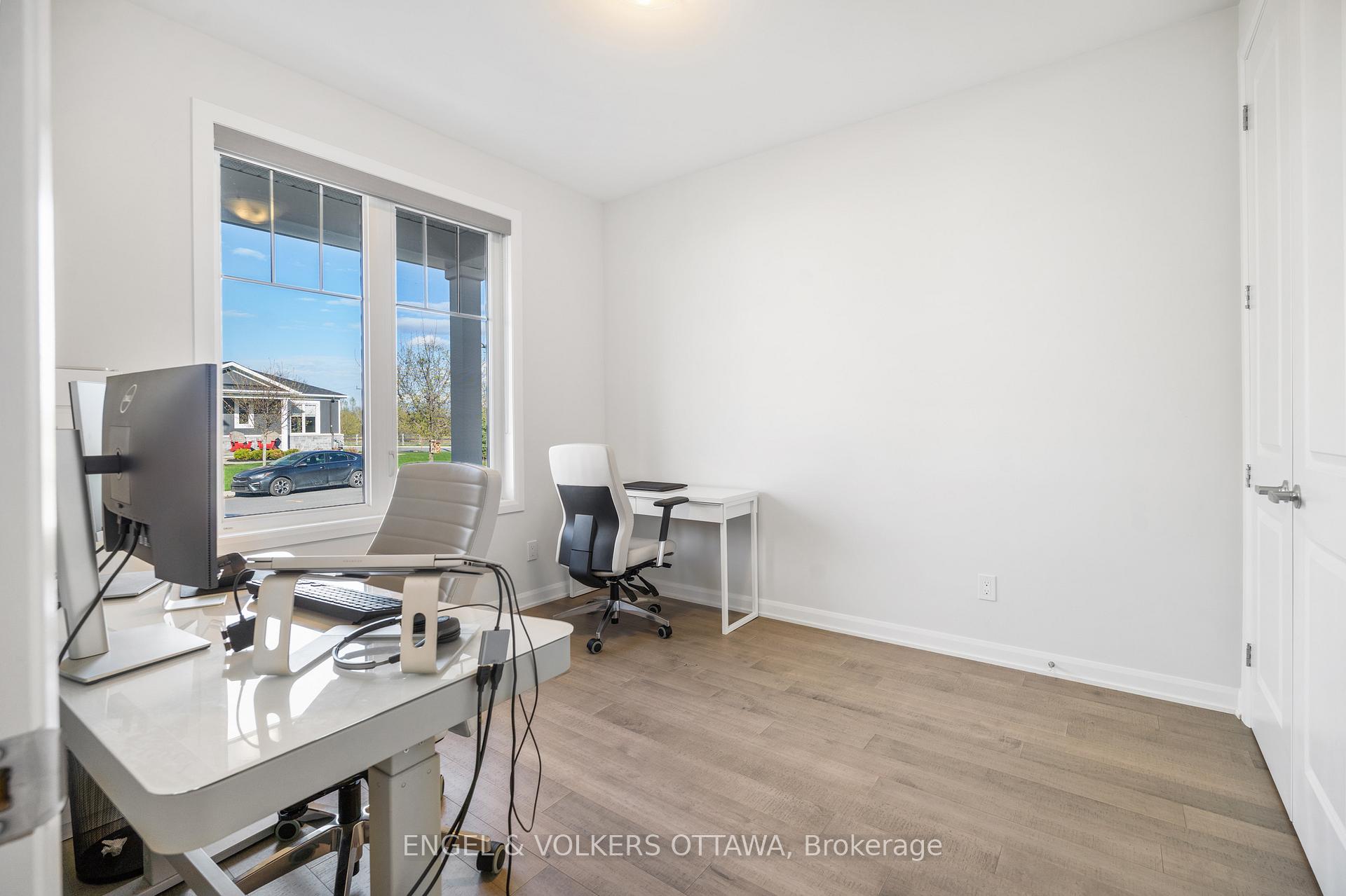 Photo 4 of 777 Coast Circle, Ottawa, Mahogany Community — HOMEH