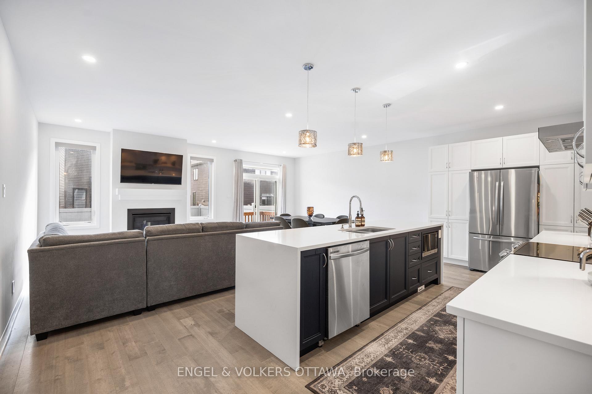 Photo 5 of 777 Coast Circle, Ottawa, Mahogany Community — HOMEH