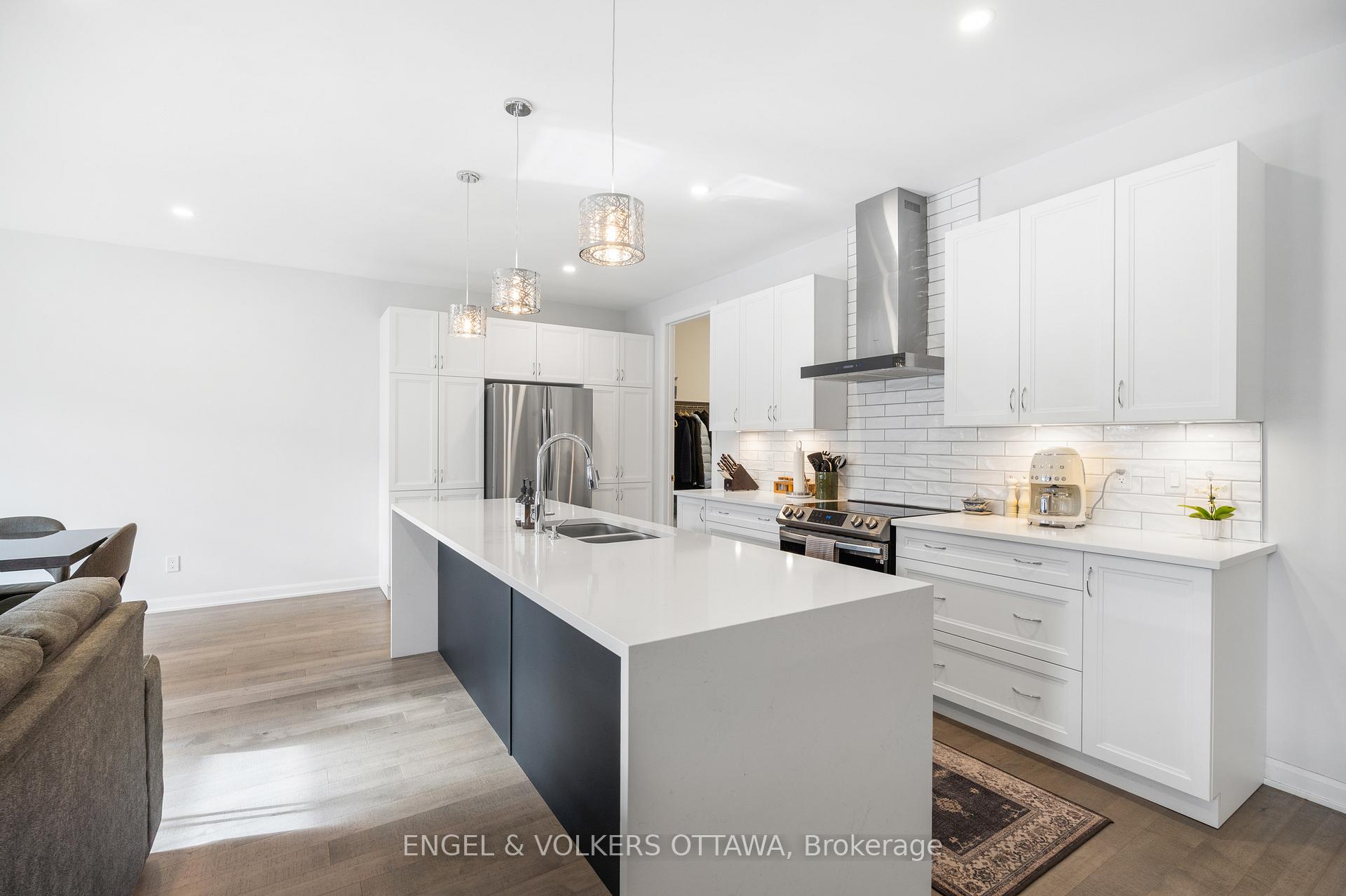 Photo 7 of 777 Coast Circle, Ottawa, Mahogany Community — HOMEH