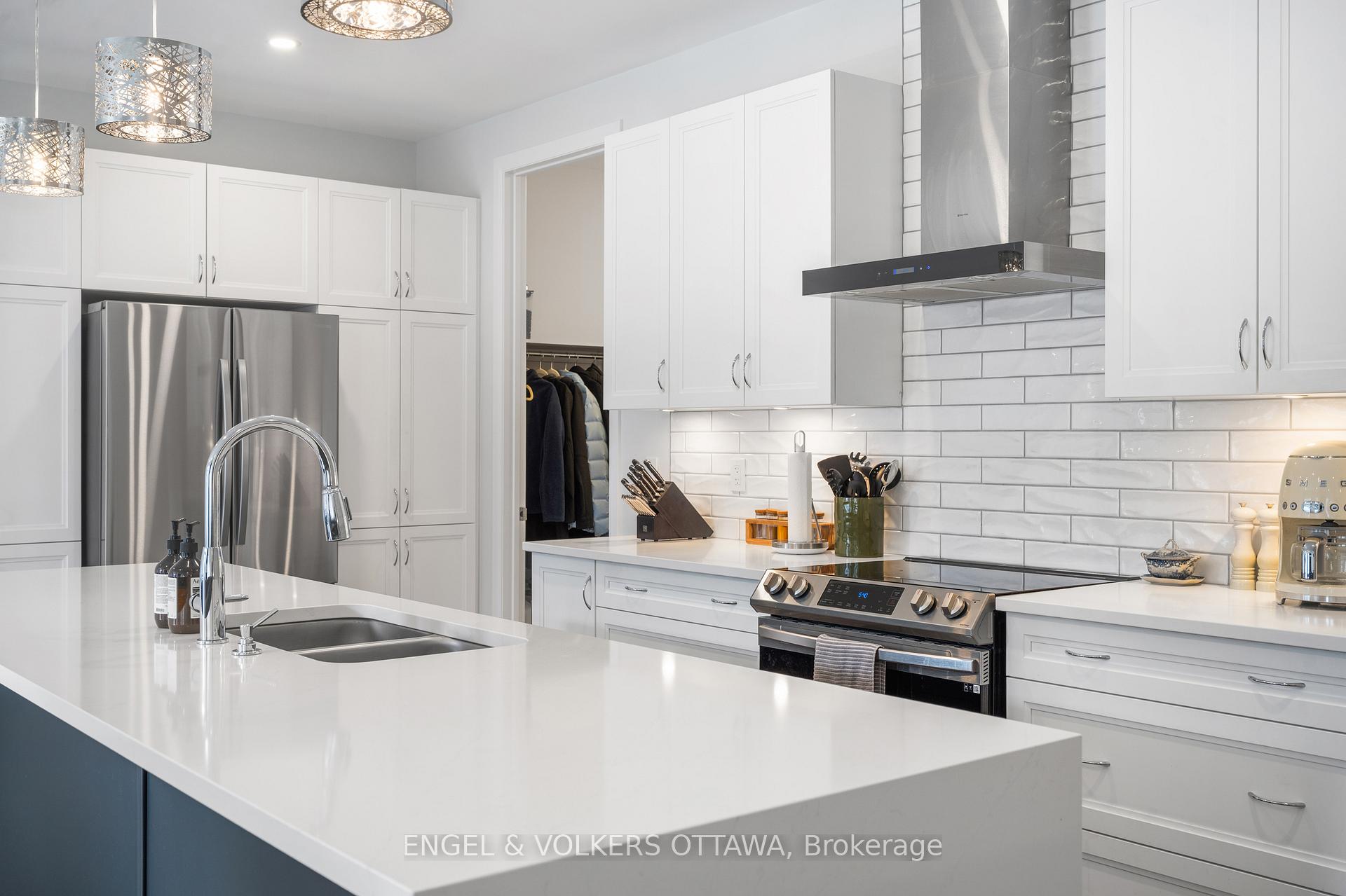 Photo 8 of 777 Coast Circle, Ottawa, Mahogany Community — HOMEH