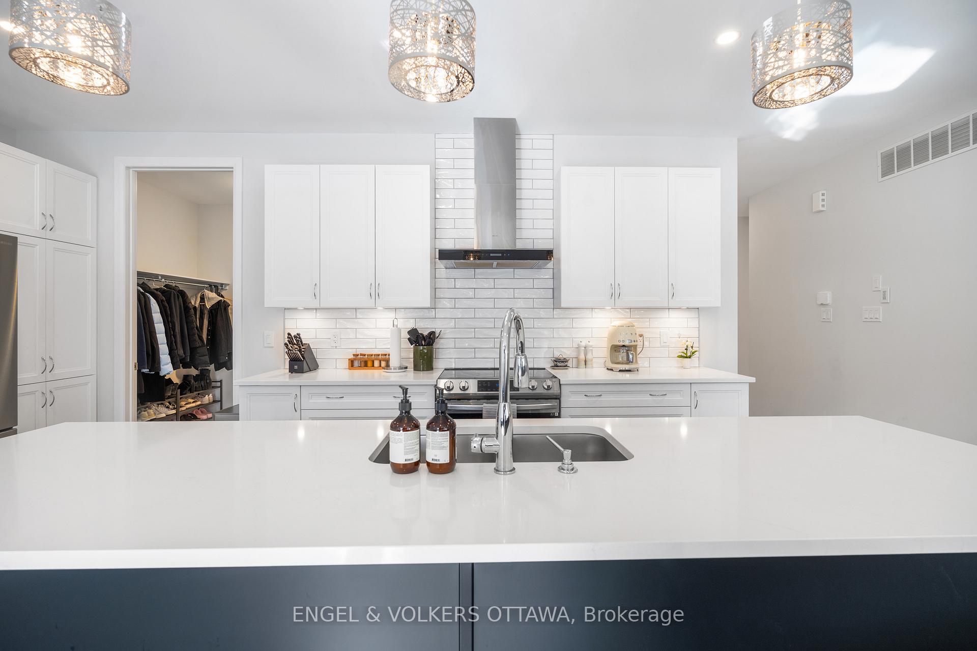 Photo 9 of 777 Coast Circle, Ottawa, Mahogany Community — HOMEH