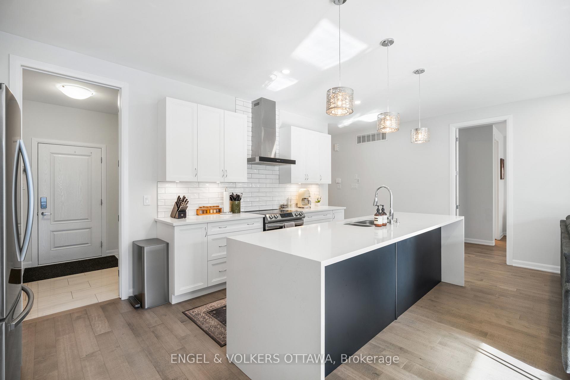 Photo 10 of 777 Coast Circle, Ottawa, Mahogany Community — HOMEH