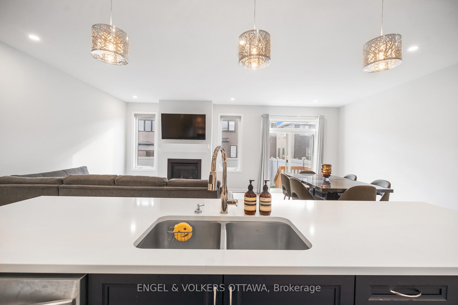 Photo 12 of 777 Coast Circle, Ottawa, Mahogany Community — HOMEH