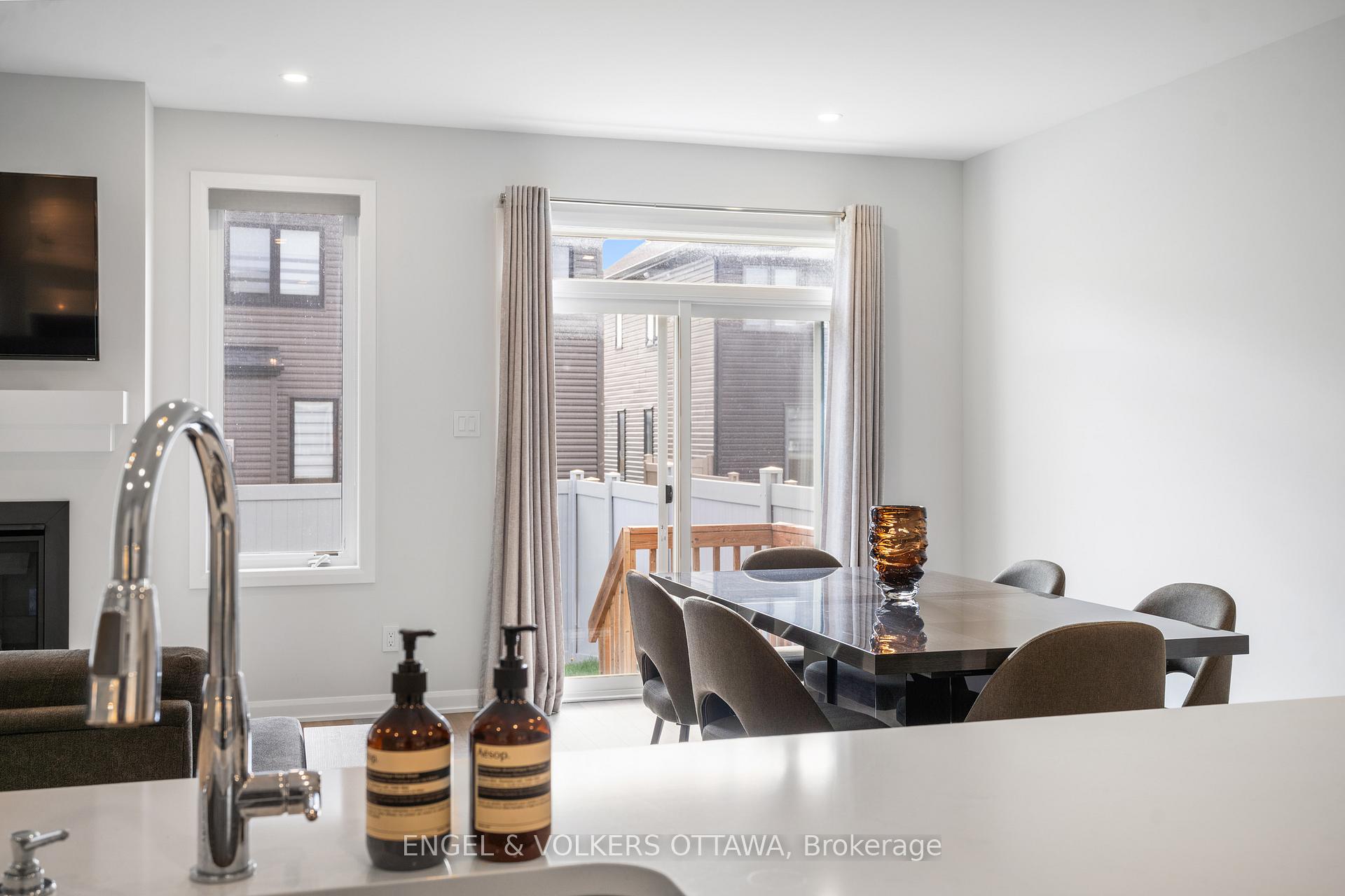 Photo 13 of 777 Coast Circle, Ottawa, Mahogany Community — HOMEH