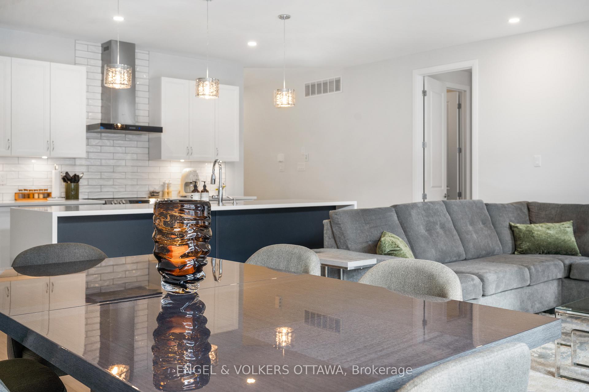 Photo 17 of 777 Coast Circle, Ottawa, Mahogany Community — HOMEH