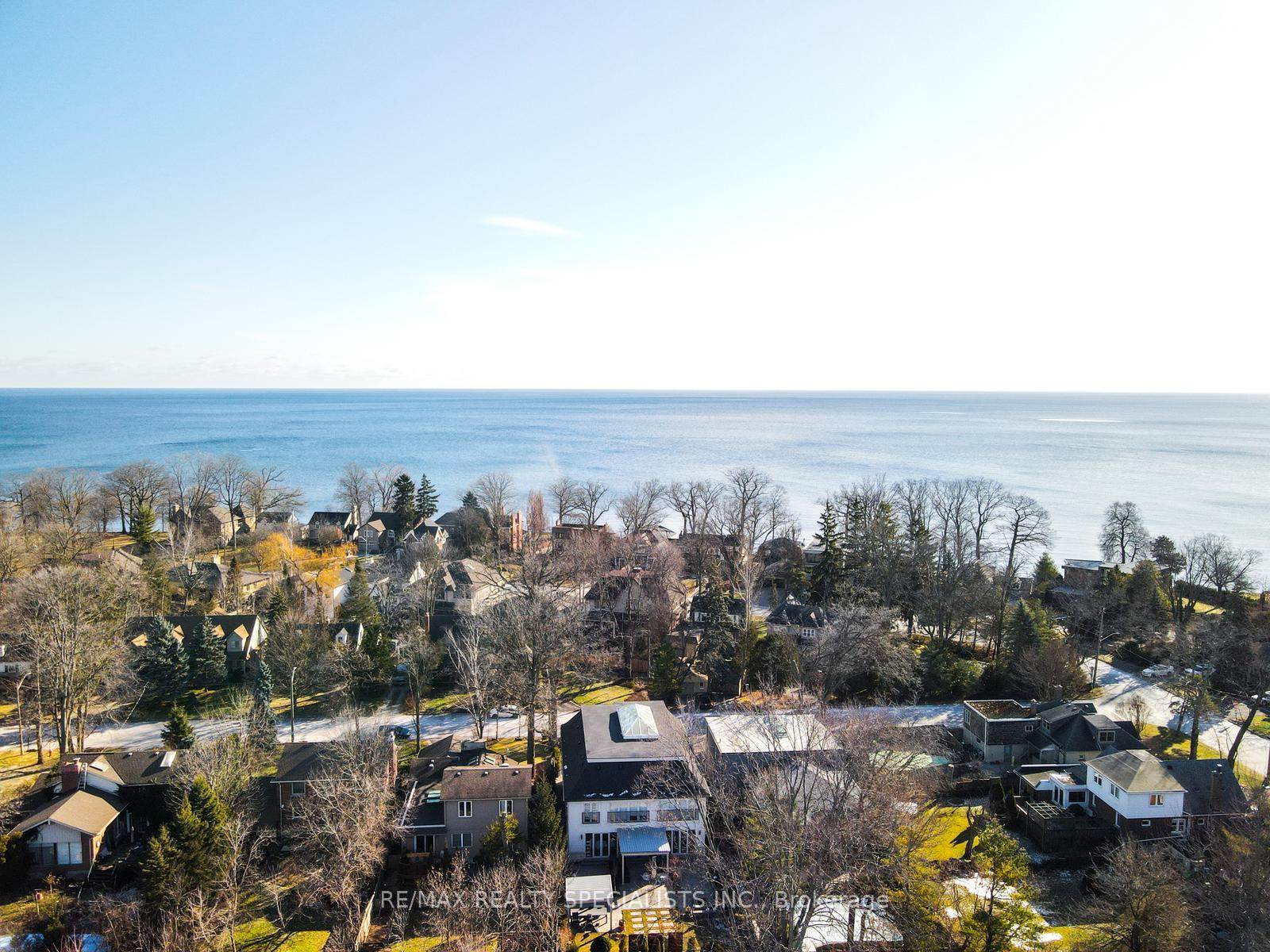 Photo 3 of 6 Brant Avenue, Mississauga, Port Credit — HOMEH