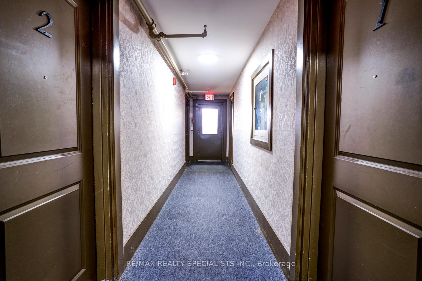 Photo 10 of 6 Brant Avenue, Mississauga, Port Credit — HOMEH
