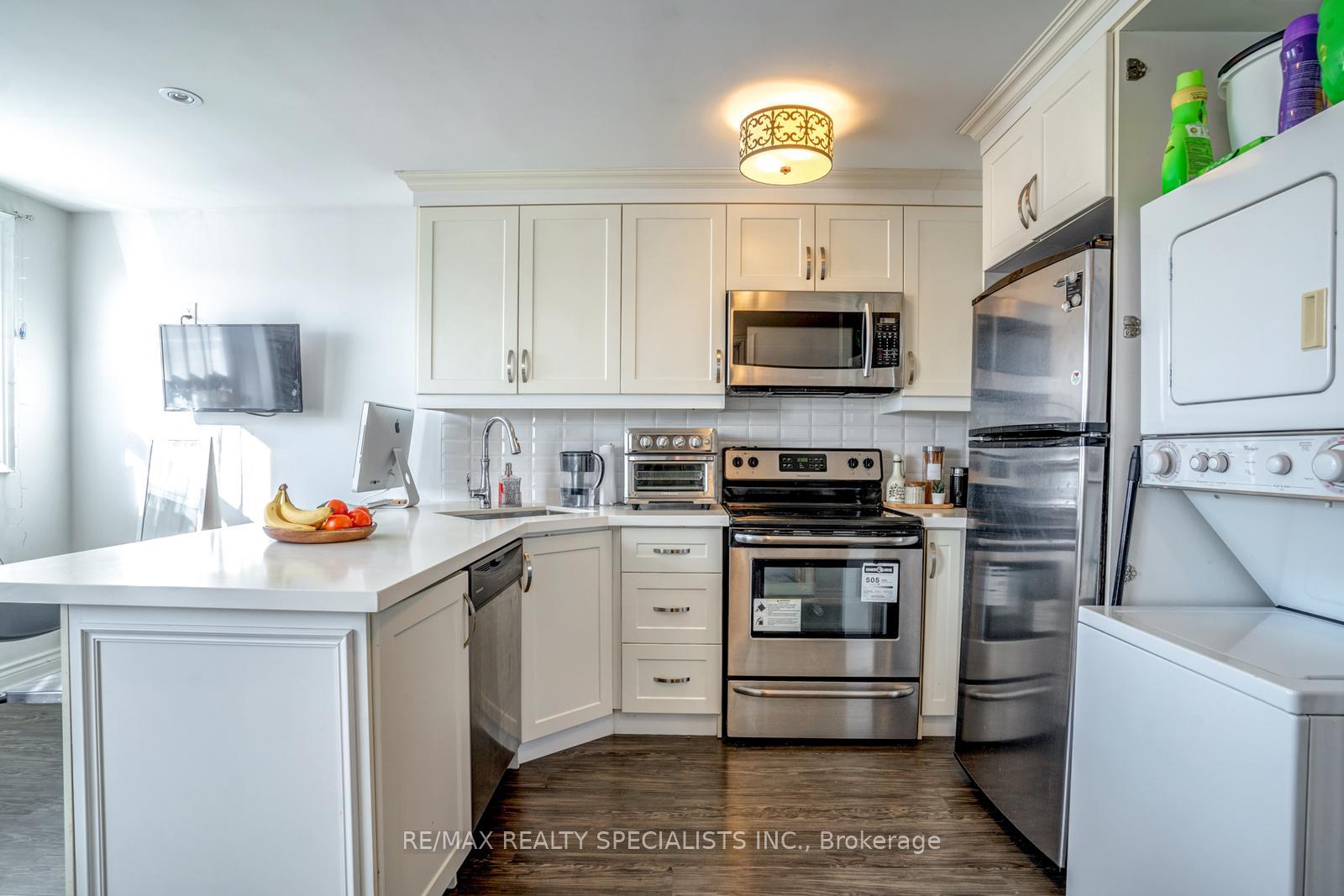 Photo 12 of 6 Brant Avenue, Mississauga, Port Credit — HOMEH