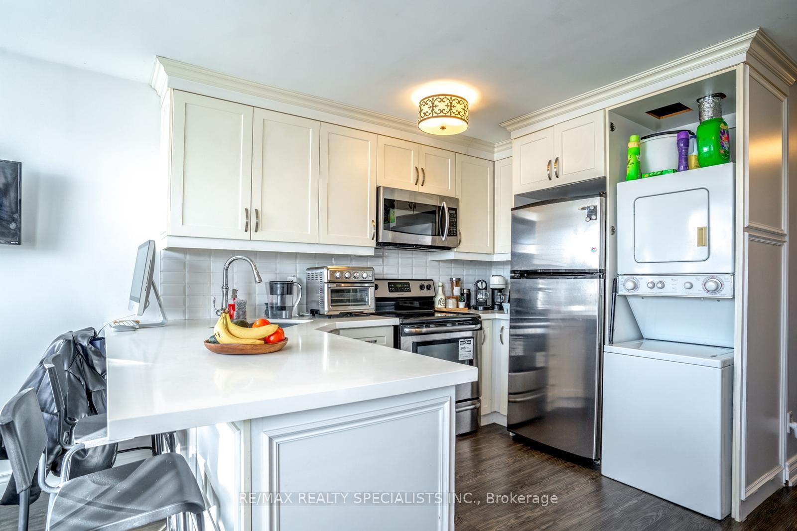 Photo 13 of 6 Brant Avenue, Mississauga, Port Credit — HOMEH