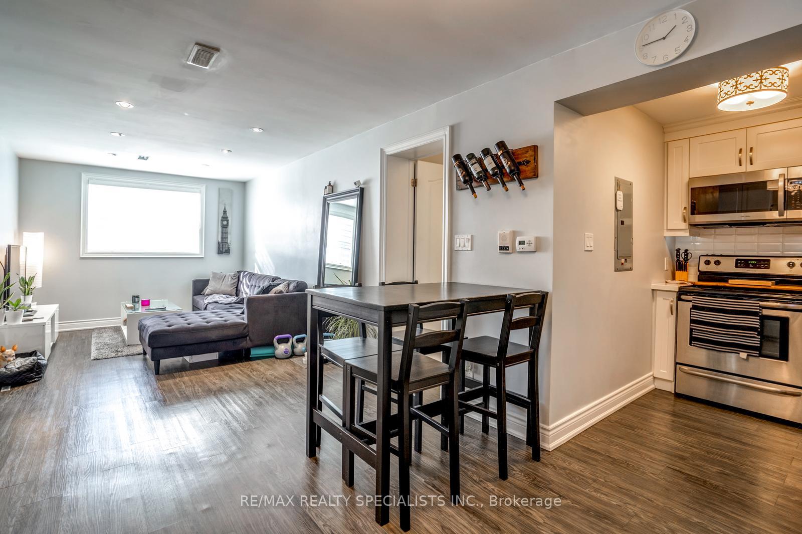 Photo 17 of 6 Brant Avenue, Mississauga, Port Credit — HOMEH