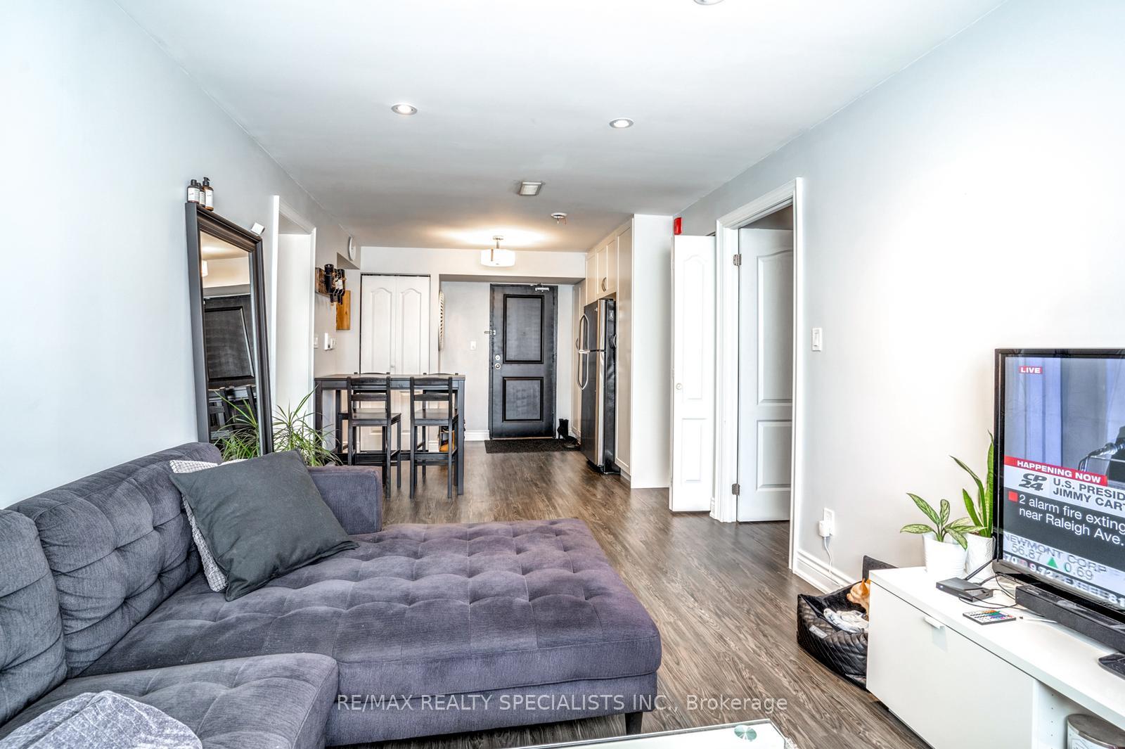Photo 19 of 6 Brant Avenue, Mississauga, Port Credit — HOMEH