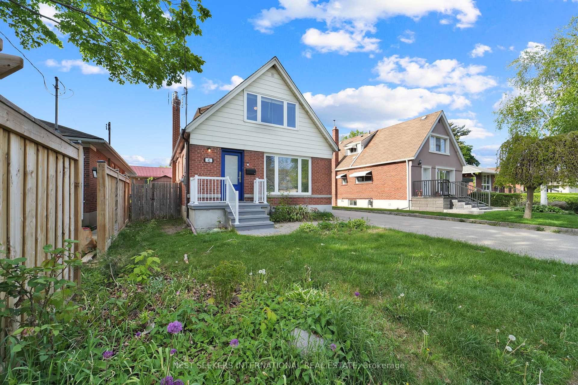 Photo 2 of 42 Fordwich Crescent, Etobicoke, Rexdale-Kipling — HOMEH