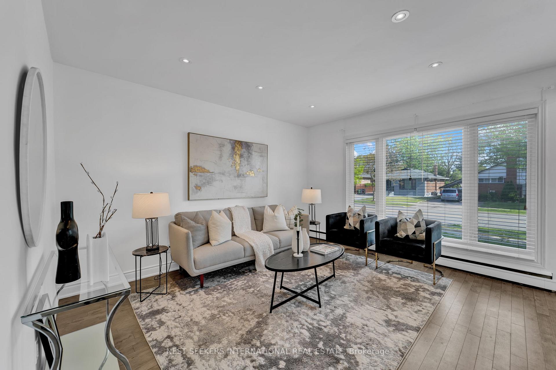 Photo 6 of 42 Fordwich Crescent, Etobicoke, Rexdale-Kipling — HOMEH