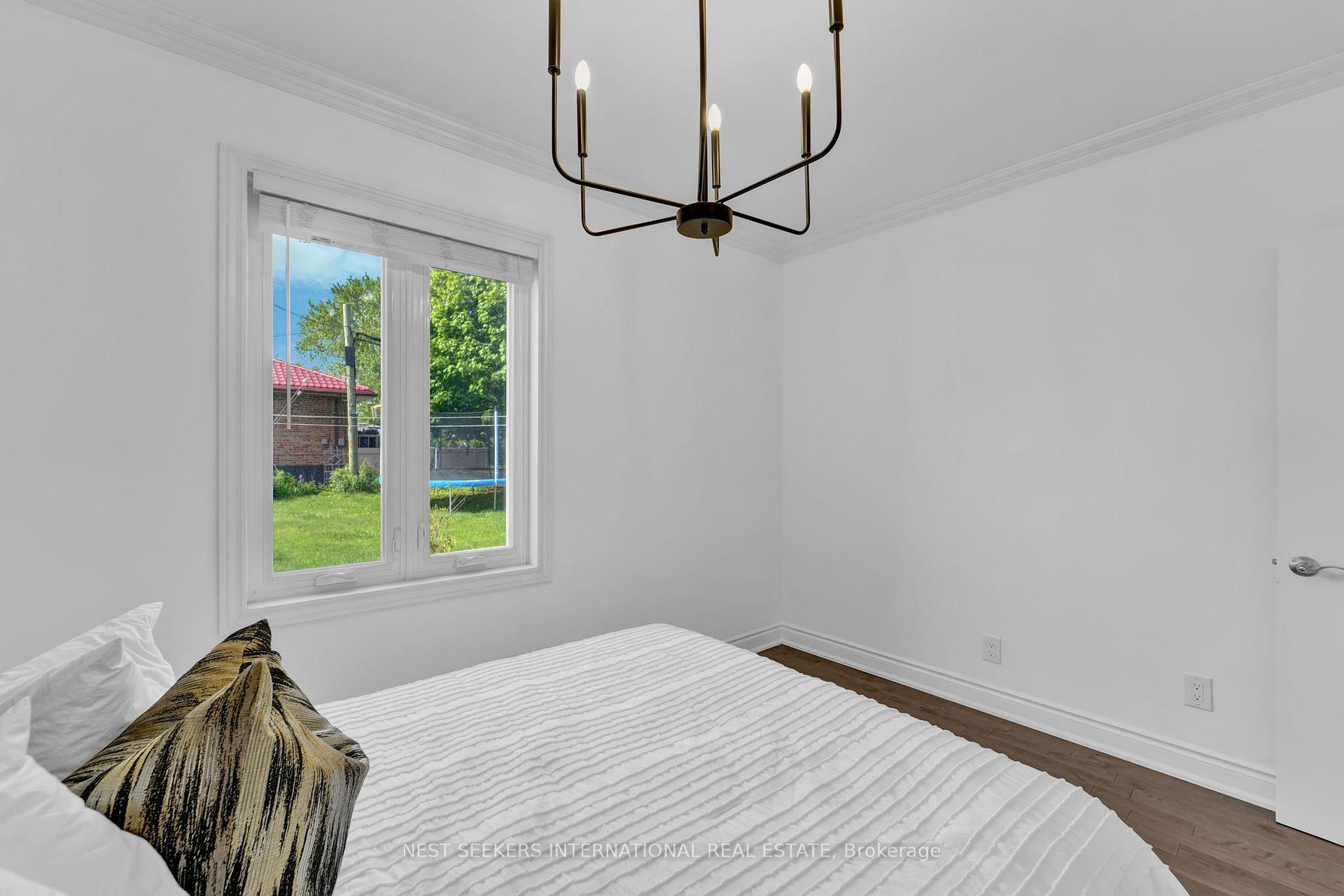 Photo 15 of 42 Fordwich Crescent, Etobicoke, Rexdale-Kipling — HOMEH