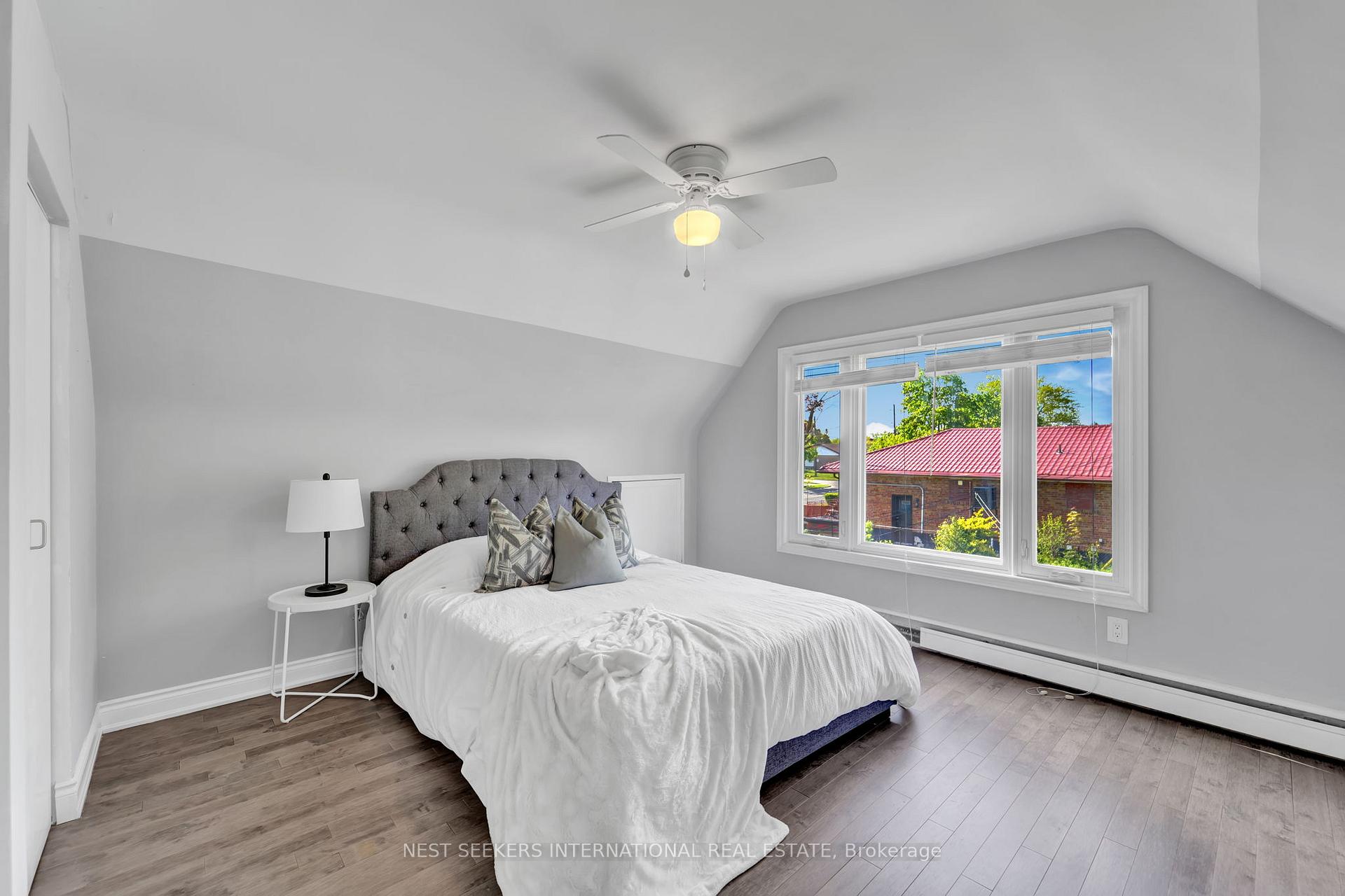 Photo 19 of 42 Fordwich Crescent, Etobicoke, Rexdale-Kipling — HOMEH