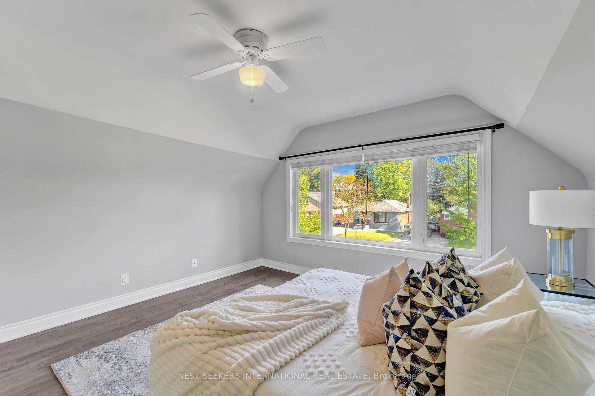 Photo 26 of 42 Fordwich Crescent, Etobicoke, Rexdale-Kipling — HOMEH
