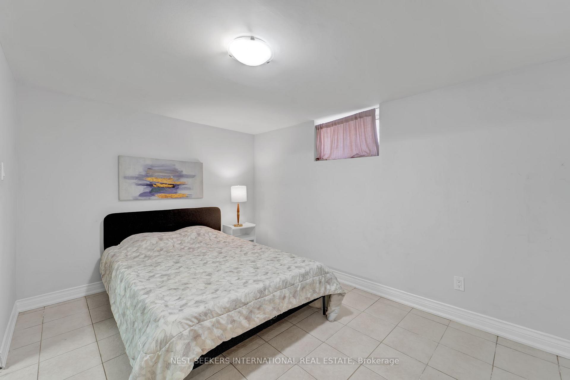 Photo 33 of 42 Fordwich Crescent, Etobicoke, Rexdale-Kipling — HOMEH
