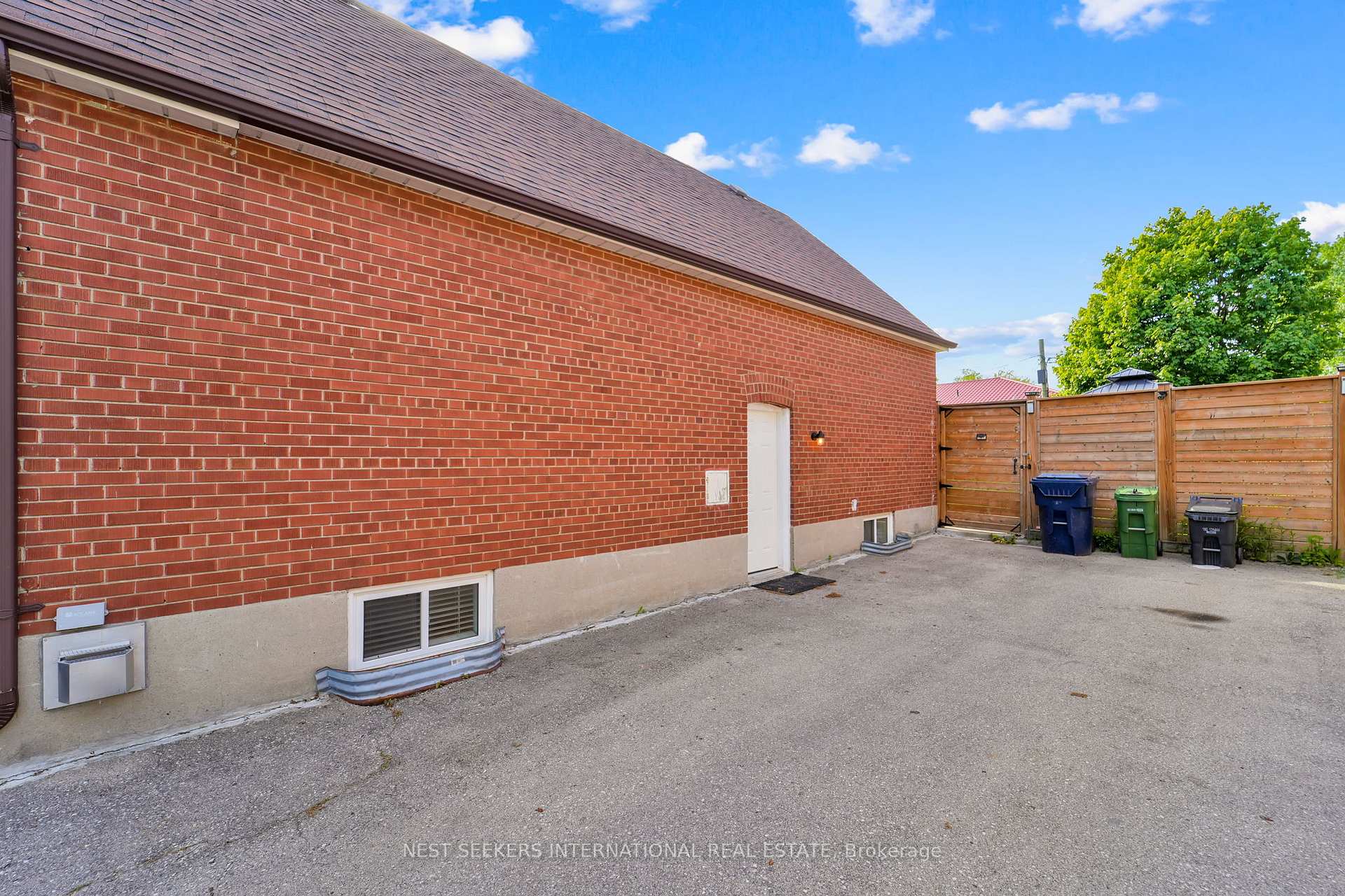 Photo 36 of 42 Fordwich Crescent, Etobicoke, Rexdale-Kipling — HOMEH