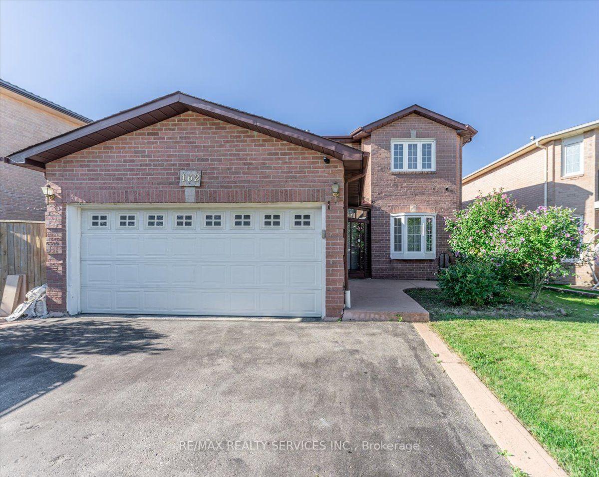Photo 3 of 162 Major William Sharpe Drive, Brampton, Northwood Park — HOMEH