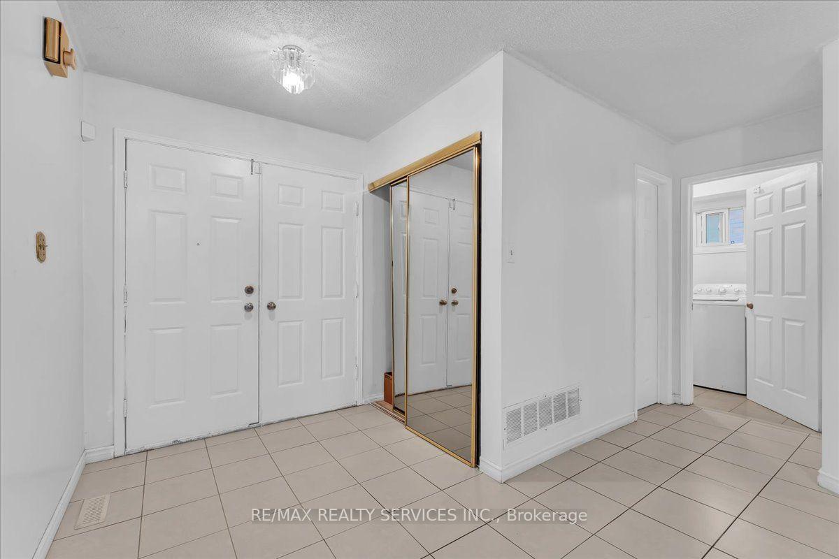 Photo 7 of 162 Major William Sharpe Drive, Brampton, Northwood Park — HOMEH