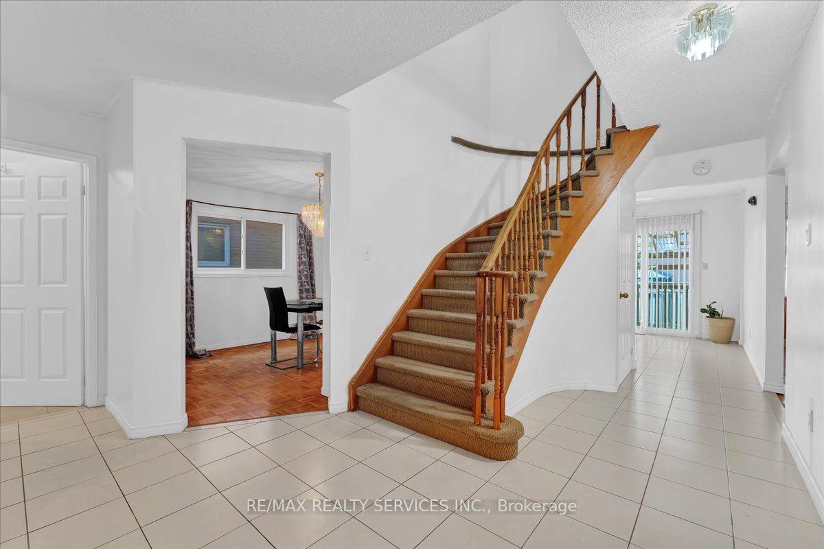 Photo 8 of 162 Major William Sharpe Drive, Brampton, Northwood Park — HOMEH