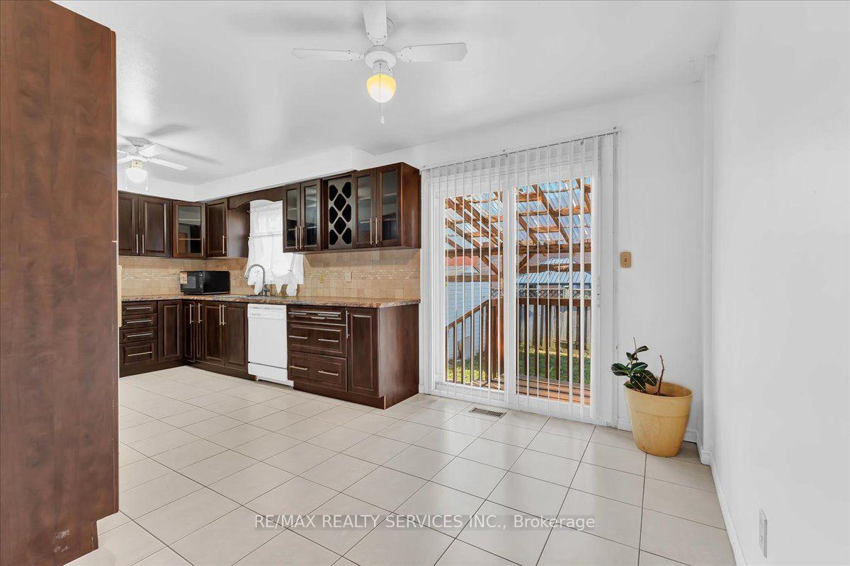 Photo 12 of 162 Major William Sharpe Drive, Brampton, Northwood Park — HOMEH