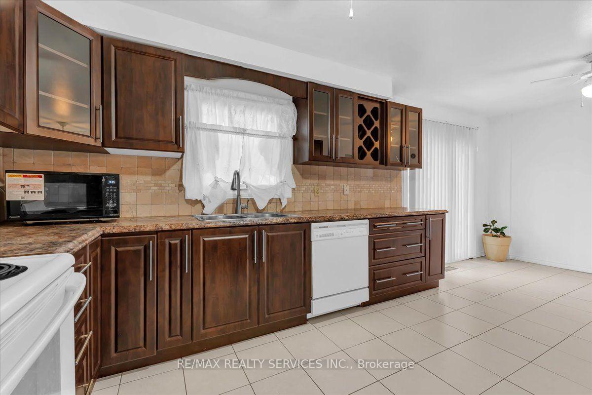 Photo 13 of 162 Major William Sharpe Drive, Brampton, Northwood Park — HOMEH