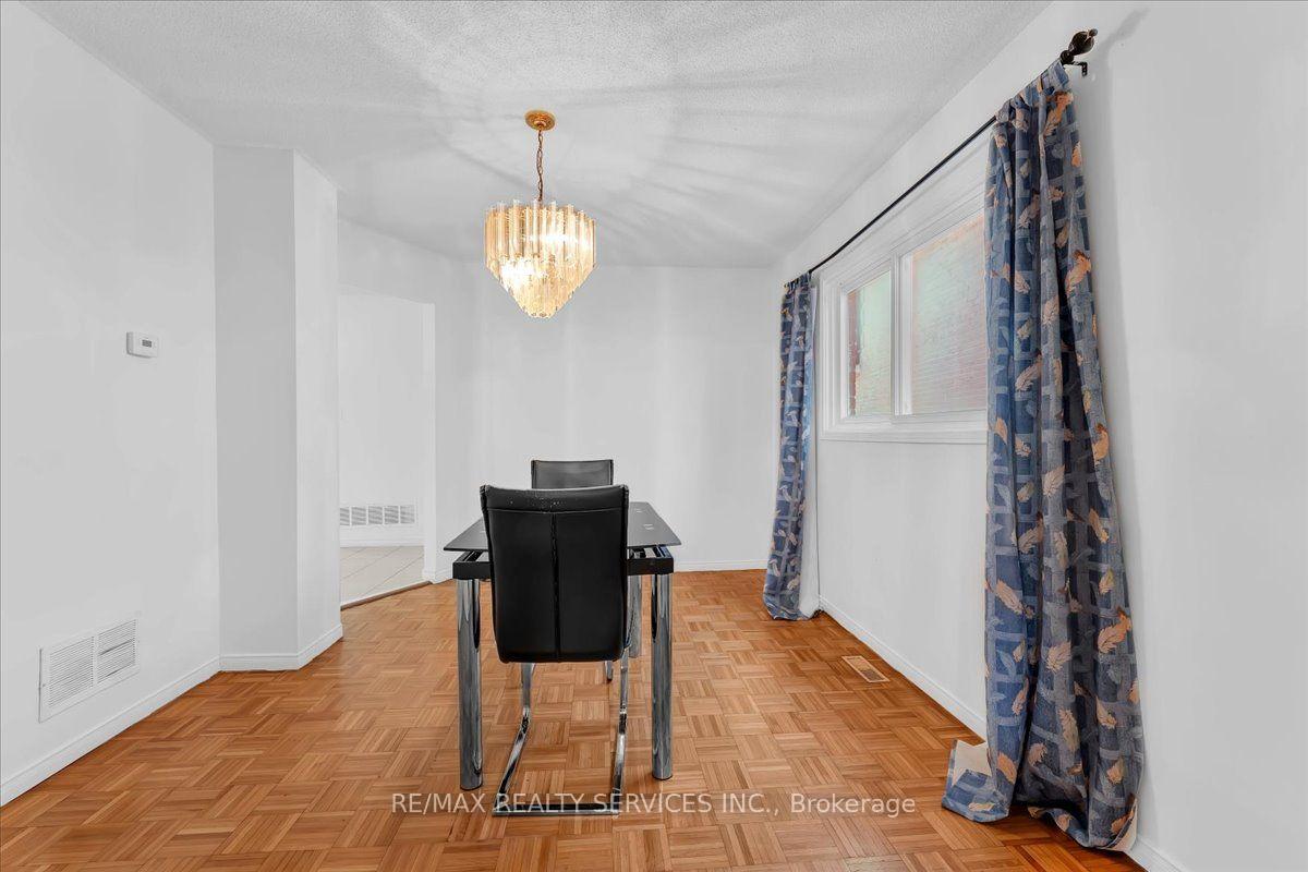 Photo 14 of 162 Major William Sharpe Drive, Brampton, Northwood Park — HOMEH