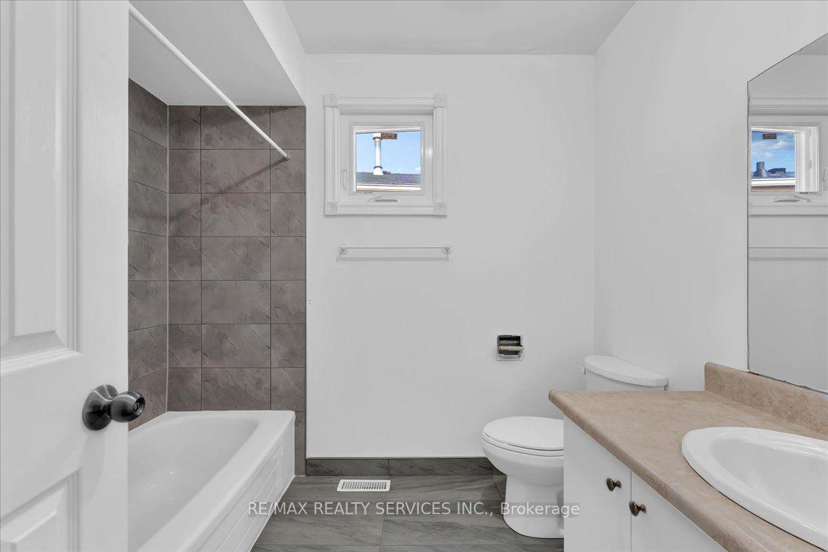 Photo 23 of 162 Major William Sharpe Drive, Brampton, Northwood Park — HOMEH