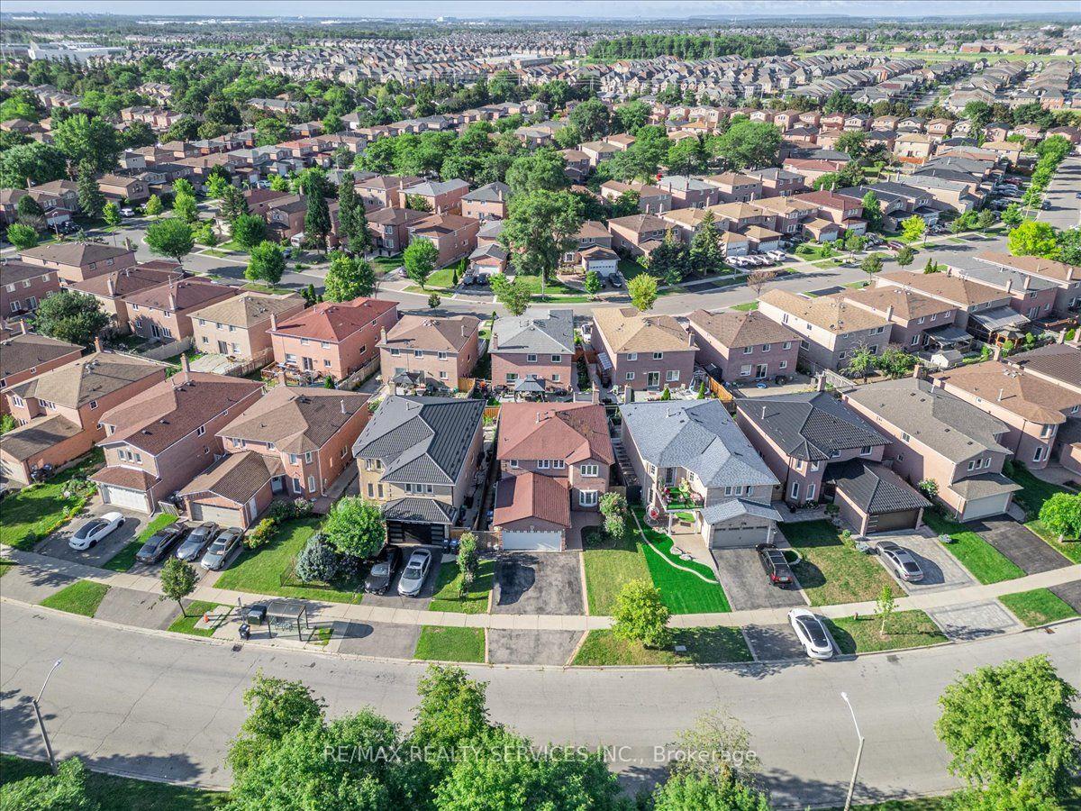 Photo 43 of 162 Major William Sharpe Drive, Brampton, Northwood Park — HOMEH