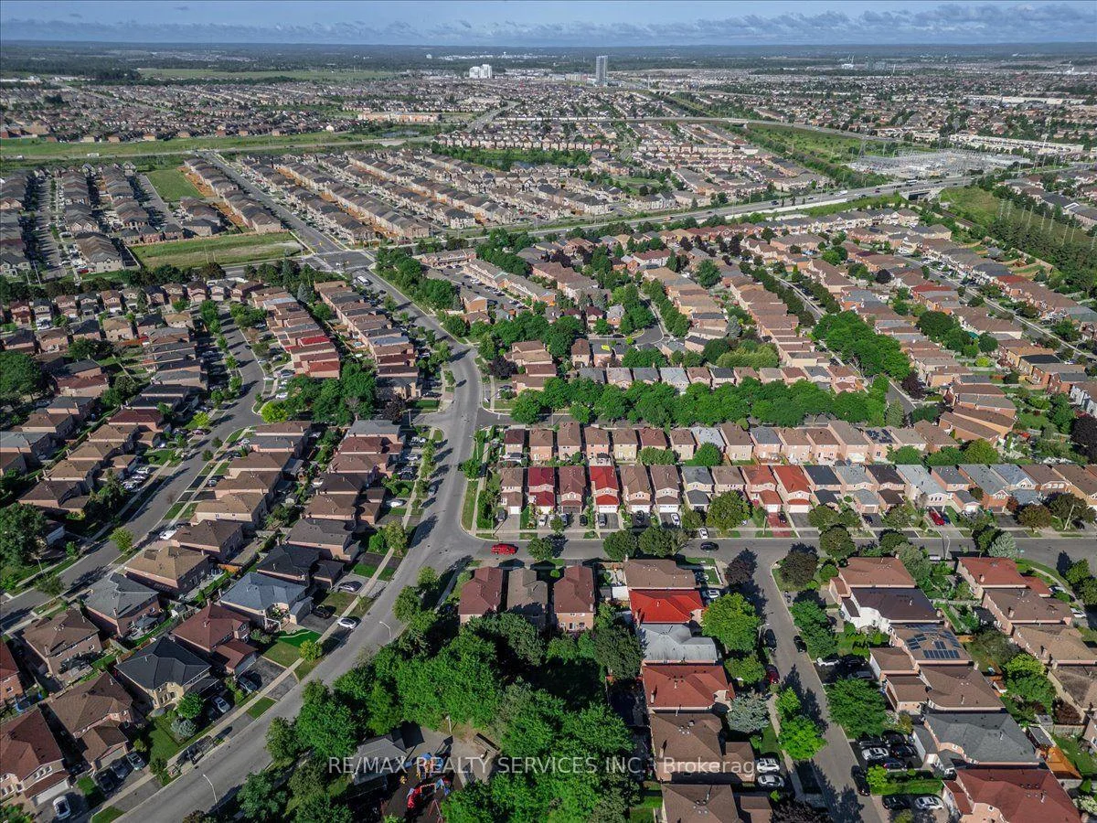Photo 48 of 162 Major William Sharpe Drive, Brampton, Northwood Park — HOMEH