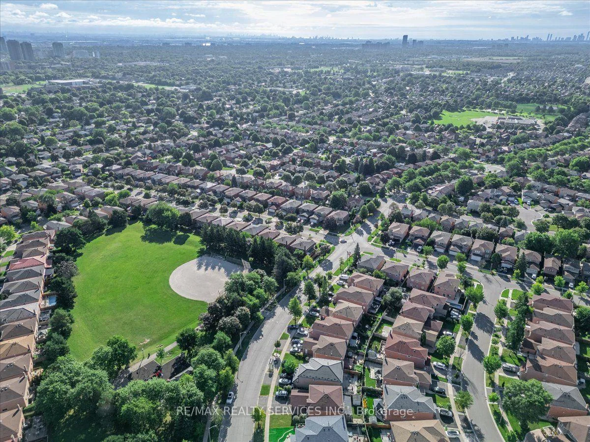 Photo 49 of 162 Major William Sharpe Drive, Brampton, Northwood Park — HOMEH