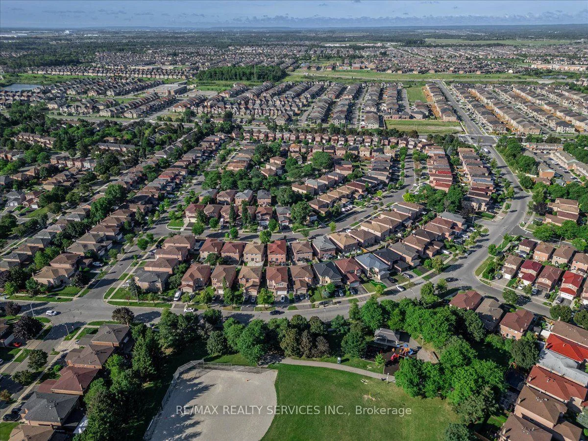 Photo 50 of 162 Major William Sharpe Drive, Brampton, Northwood Park — HOMEH