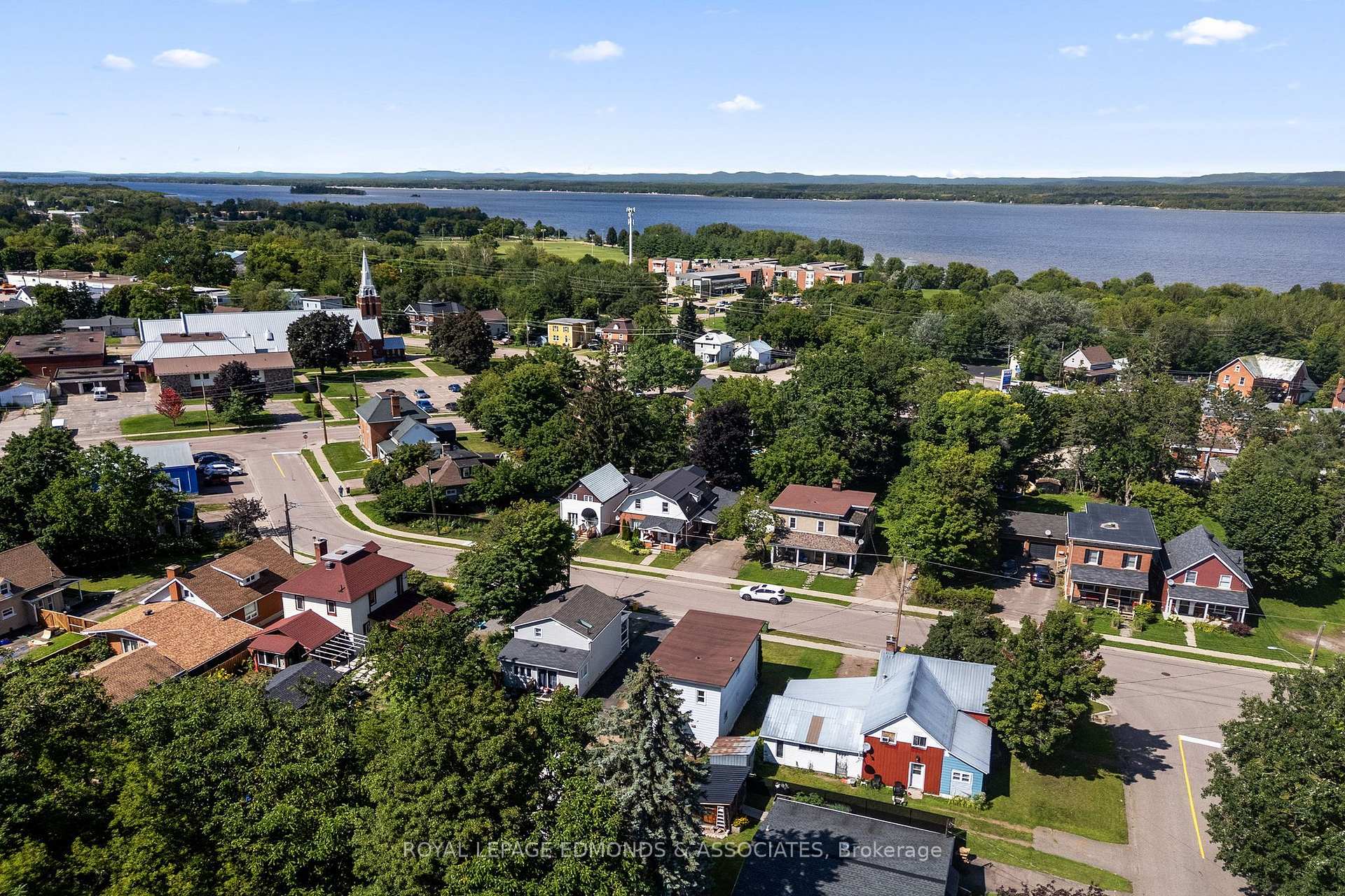 Photo 6 of 594 Isabella Street, Pembroke, Pembroke — HOMEH