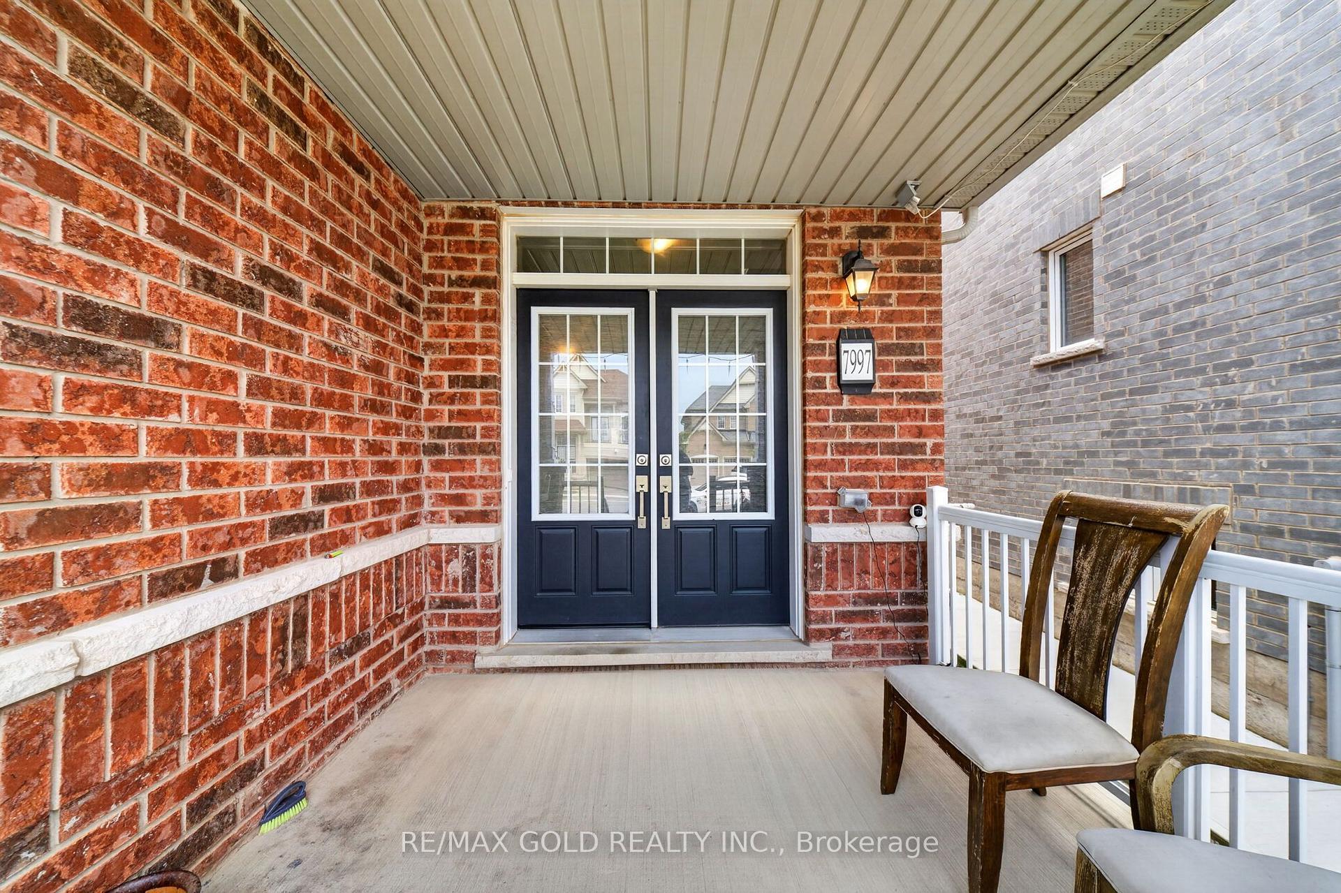 Photo 3 of 7997 Odell Crescent, Niagara Falls, Brown — HOMEH