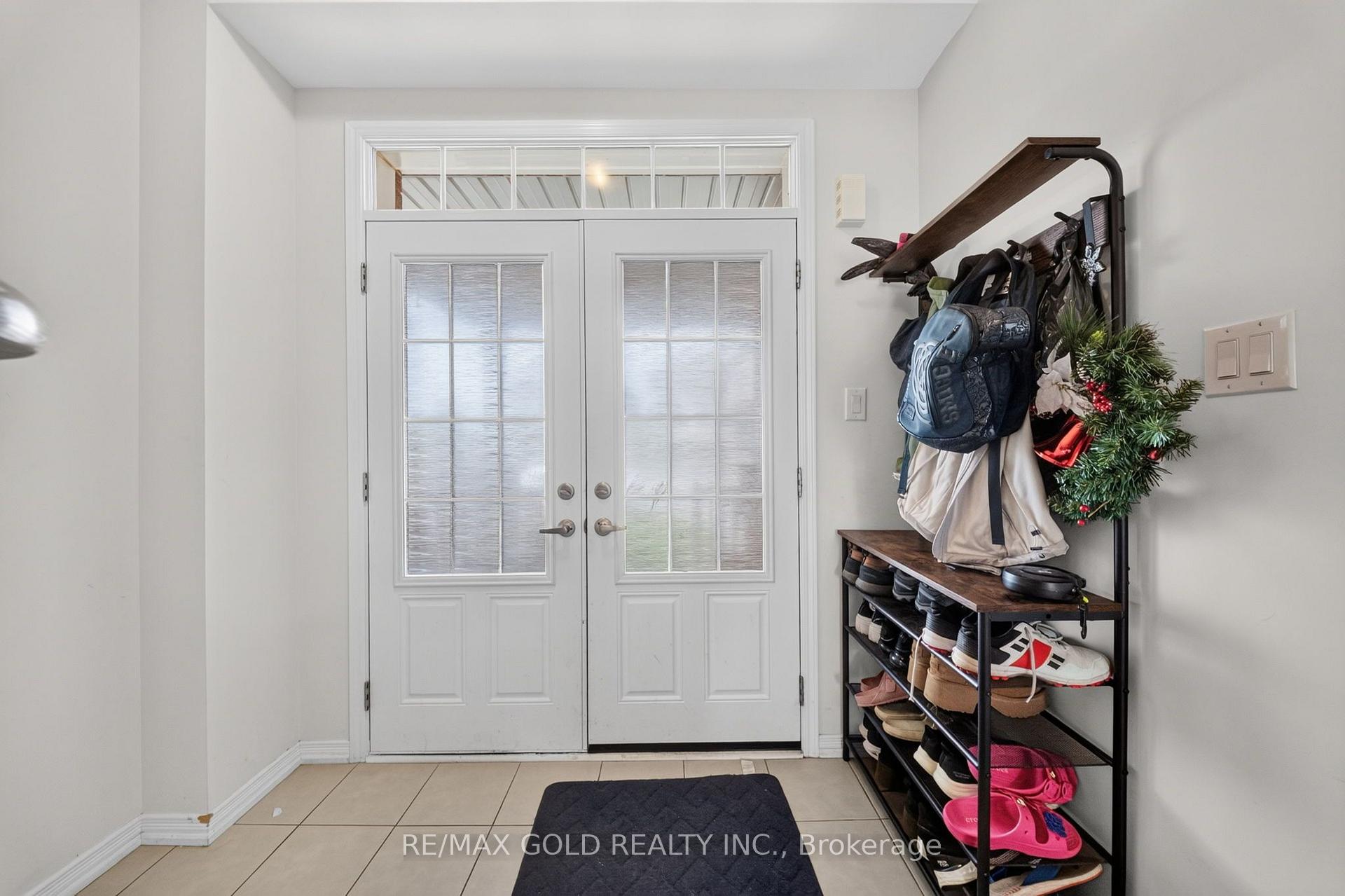 Photo 4 of 7997 Odell Crescent, Niagara Falls, Brown — HOMEH