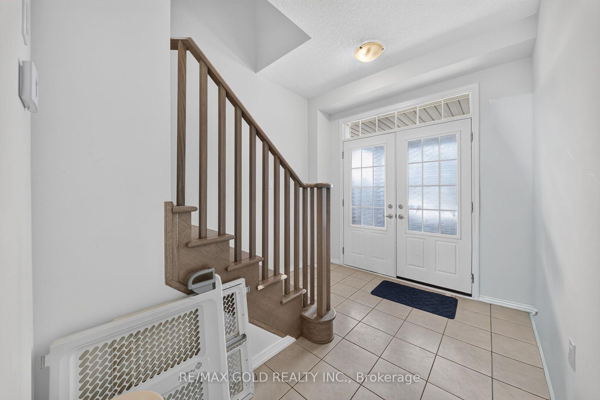 Photo 5 of 7997 Odell Crescent, Niagara Falls, Brown — HOMEH