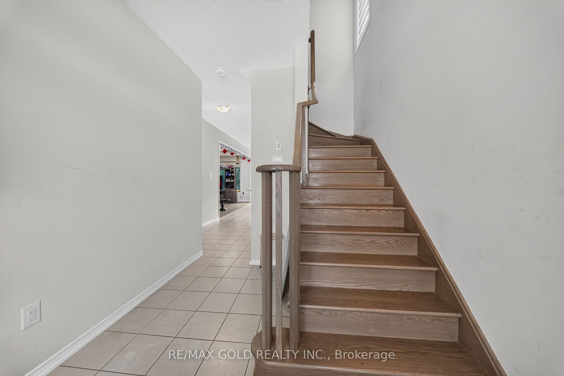 Photo 6 of 7997 Odell Crescent, Niagara Falls, Brown — HOMEH